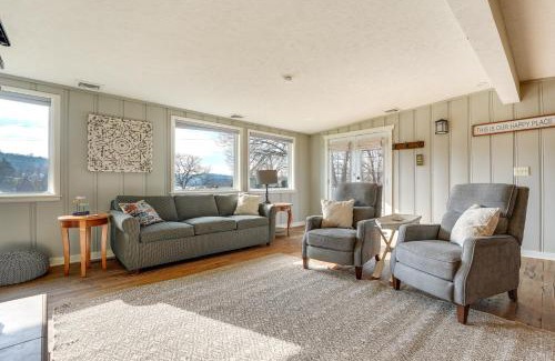 Cape Fair Maison | Cozy Table Rock Lake Boathouse with Pool Access