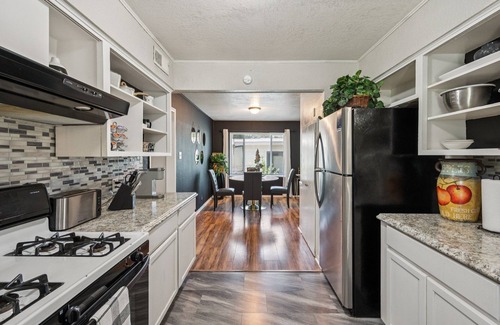 Temple Maison | Cozy Temple Home Fenced Yard & Wi-fi 3 Bedroom Home