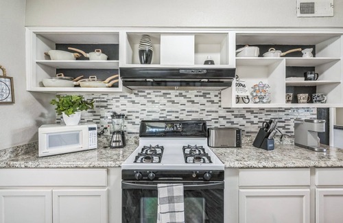 Temple Maison | Cozy Temple Home Fenced Yard & Wi-fi 3 Bedroom Home