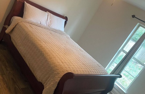 Old Jefferson Maison | Cozy three bedroom two bath minutes away from anything desire in Baton Rouge