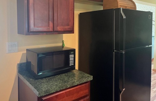 Castleton-on-Hudson Maison | Cozy Tiki Bar House. 10 minutes to downtown Albany!