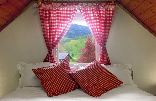 Dollach Appartement | Cozy Tiny Duplex Apartment, Lake 150m, 5 min to the Ski Lift, up to 4 pers