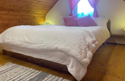 Dollach Appartement | Cozy Tiny Duplex Apartment, Lake 150m, 5 min to the Ski Lift, up to 4 pers
