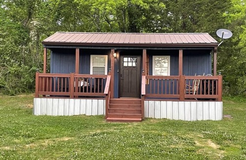 Eva Maison | Cozy tiny home cabin in Eva, TN near Kentucky Lake