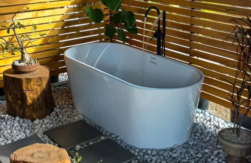 Poblacion District Maison | Cozy Tiny Home in Davao City center with Outdoor Hot Tub
