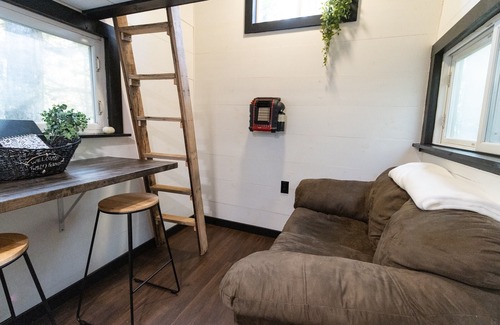 Center Conway Cottage | Cozy tiny house glamping In the white mountains!