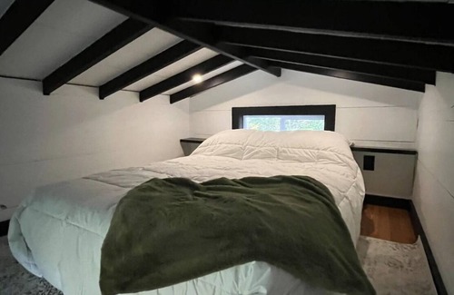 Center Conway Cottage | Cozy tiny house glamping In the white mountains!