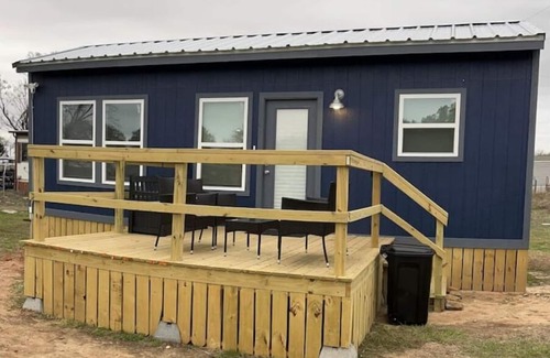 Brenham Appartement | Cozy tiny house on a farm with a large deck to watch the sunrise and sunset.!