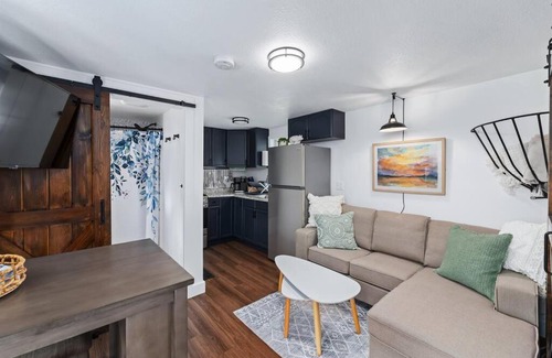 Dublin Maison | Cozy Tiny House on Main Street. Fully Renovated.