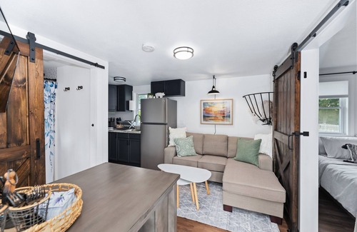 Dublin Cottage | Cozy Tiny House on Main Street. Fully Renovated.