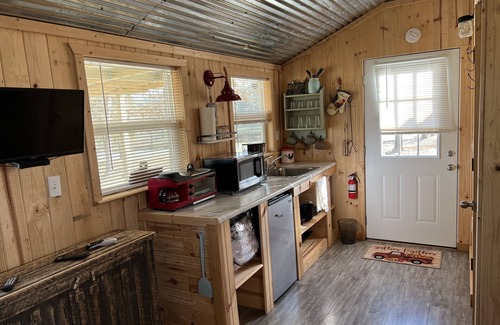 Centerville Cabine | Cozy Tiny House: Your perfect ranch getaway!