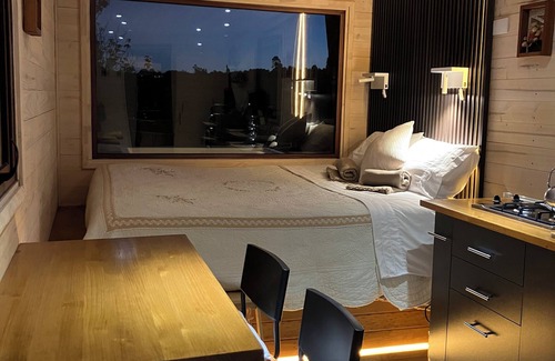 Calbuco Cabine | Cozy TinyHouse in Patagonia Costa with hot tub by the Sea