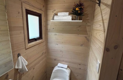 Calbuco Cabine | Cozy TinyHouse in Patagonia Costa with hot tub by the Sea
