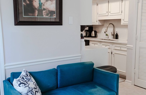 West Ashley Maison | Cozy Townhouse in heart of West Ashley