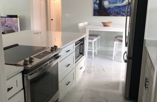 Spring Hill Maison | Cozy ,Tranquil 3-bedroom in Spring Hill with WiFi, AC ; home away from home.