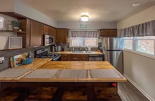 Massanutten Maison | Cozy Treehouse 2-bedroom cabin in beautiful 4-season Massanutten Resort