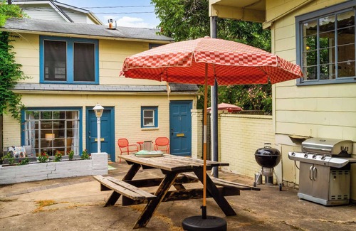 Clarksville Maison | Cozy Treehouse Studio in Charming Clarksville