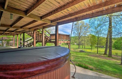 Trenton Maison | Cozy Trenton Cabin with Spa about 15 Mi to Lookout Mtn!