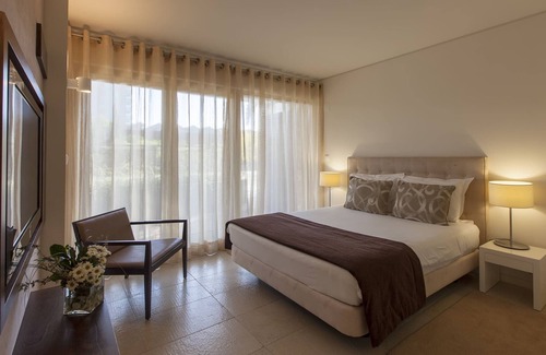 Carvalhal Hôtel | Cozy Troia Stay: Oceanfront, Pool, Tennis and Apartments, Near to Costa Azul!