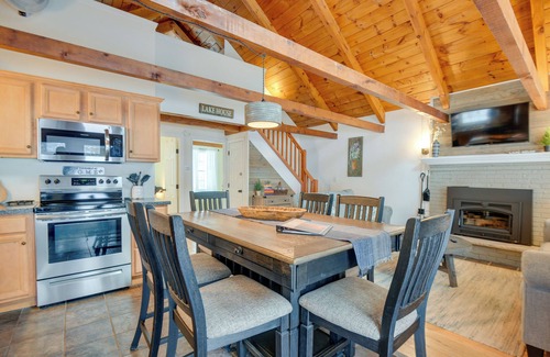 Tuftonboro Maison | Cozy Tuftonboro Home w/ Deck - Walk to Beaches!