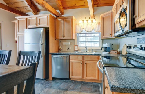 Tuftonboro Maison | Cozy Tuftonboro Home w/ Deck - Walk to Beaches!
