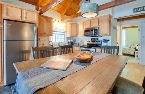 Tuftonboro Maison | Cozy Tuftonboro Home with Deck - Walk to Beaches!
