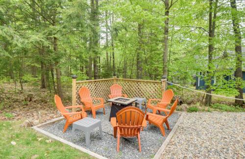 Tuftonboro Maison | Cozy Tuftonboro Home with Deck - Walk to Beaches!