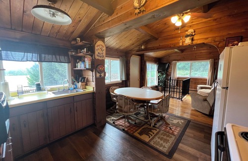 Turin Cabine | Cozy Tug Hill 4-bedroom cabin located directly on the trails in Turin NY