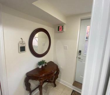 Meadowvale Village Appartement | Cozy Two-Bedroom Luxury Suite near Toronto Airport