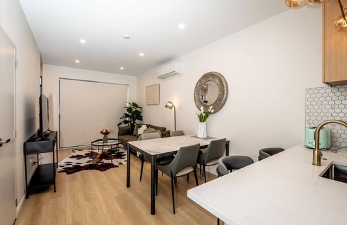 Flat Bush Maison | Cozy Two- Bedroom Townhouse with garden Unit 17