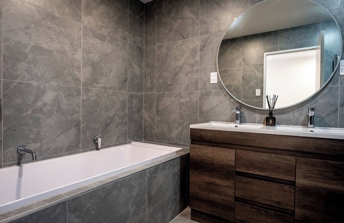 Flat Bush Maison | Cozy Two- Bedroom Townhouse with garden Unit 17