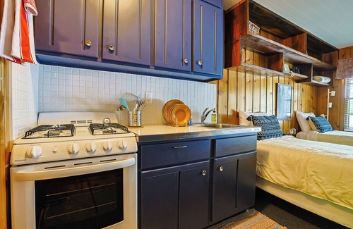 Presque Isle Appartement | Cozy Updated Lakeside Retreat W/ Full Kitchenette