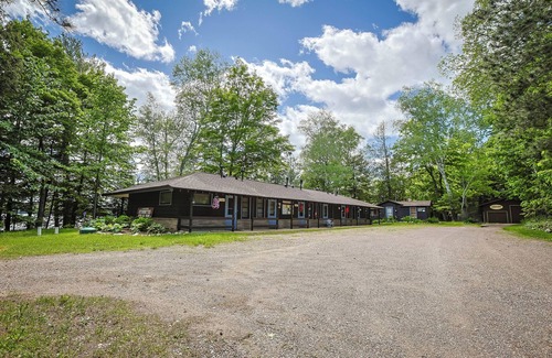 Presque Isle Appartement | Cozy Updated Lakeside Retreat W/ Full Kitchenette