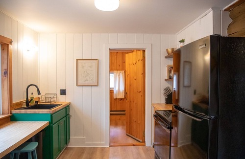 Fitzwilliam Cabine | Cozy Updated Log Cabin with Mountain Views close to Monadnock