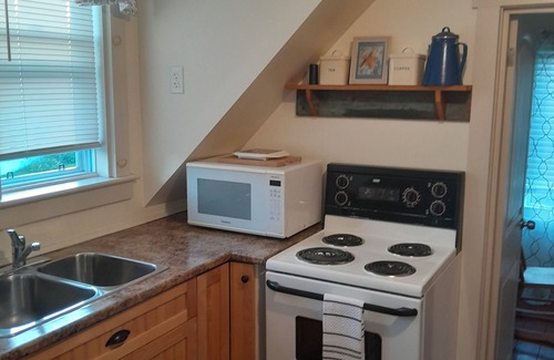 St. Martins Appartement | Cozy upper apartment across from the Bay of Fundy. Pet Friendly!