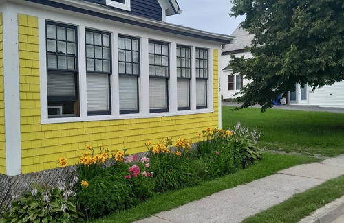 St. Martins Appartement | Cozy upper apartment across from the Bay of Fundy. Pet Friendly!