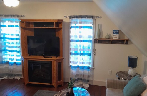 St. Martins Appartement | Cozy upper apartment across from the Bay of Fundy. Pet Friendly!