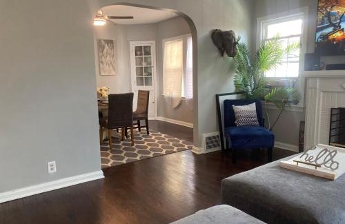 Cleveland Heights Appartement | Cozy, Upstairs Apartment Pets Welcome with fee Family Friendly Close to Everything