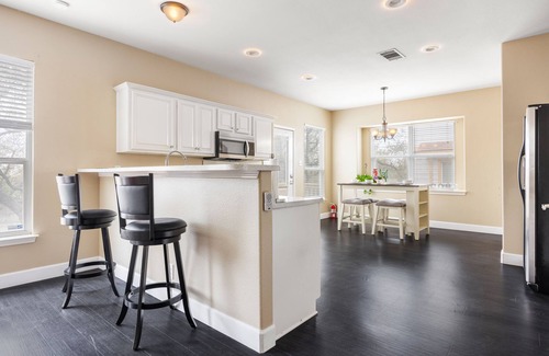 North San Antonio - SAT Maison | Cozy Urban Retreat