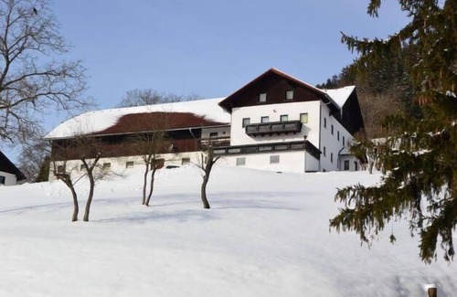 Waidhofen An Der Ybbs Appartement | Cozy vacation apartment with balcony and stunning views