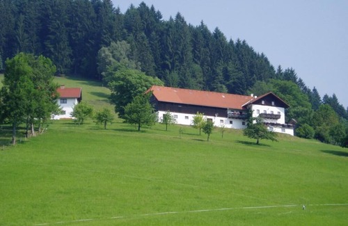 Waidhofen An Der Ybbs Appartement | Cozy vacation apartment with balcony and stunning views