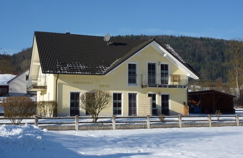 Riedenburg Appartement | Cozy vacation home (65 sqm) with balcony in a sunny valley location