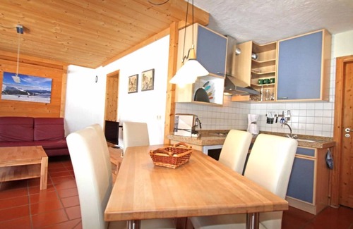 Konigsleiten Appartement | Cozy vacation apartment for 5 people, close to the elevator with a quiet south-facing terrace