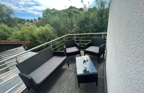Jesberg Appartement | Cozy vacation apartment 200 sqm for up to 10 people, 6 bedrooms, near A49