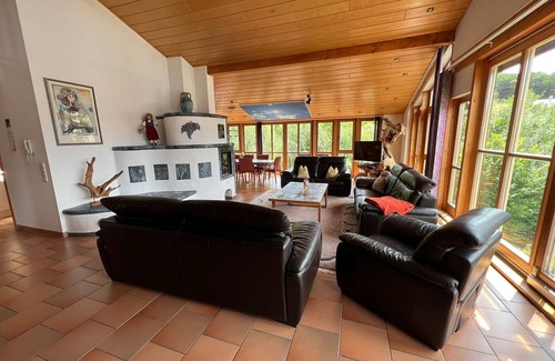 Jesberg Appartement | Cozy vacation apartment 200 sqm for up to 10 people, 6 bedrooms, near A49