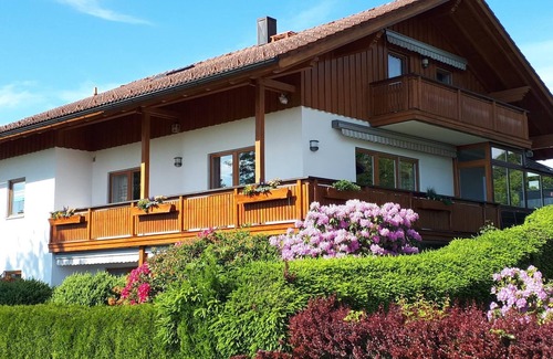 Zwiesel Appartement | Cozy vacation apartment (80 sqm) for up to 4 people with large terrace and small garden