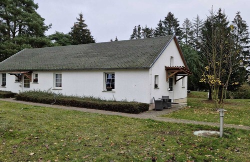 Gristow Maison | Cozy vacation bungalow for 2 with double bed