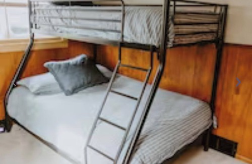 Webster Cabine | Cozy Vacation Cottage on the Lake with Hot Tub!