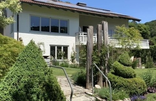 Prunn Appartement | Cozy vacation apartment (35sqm) with a magnificent view of Prunn Castle