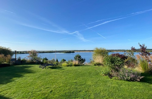 Lobnitz Maison | Cozy vacation home on the beautiful Mühlfeldsee with private beach, sauna and fireplace